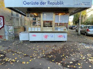 Ausstellung "Gerüste der Republik" läuft am "hr.fleischer" Kiosk am Reileck bis zum 25.November 2023